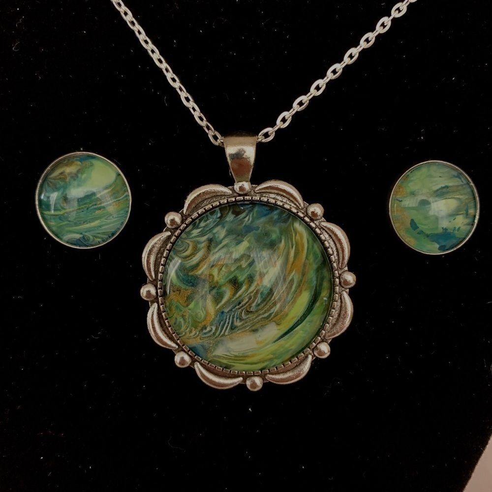 HAND PAINTED GLASS CABOCHON PENDANT NECKLACE‎